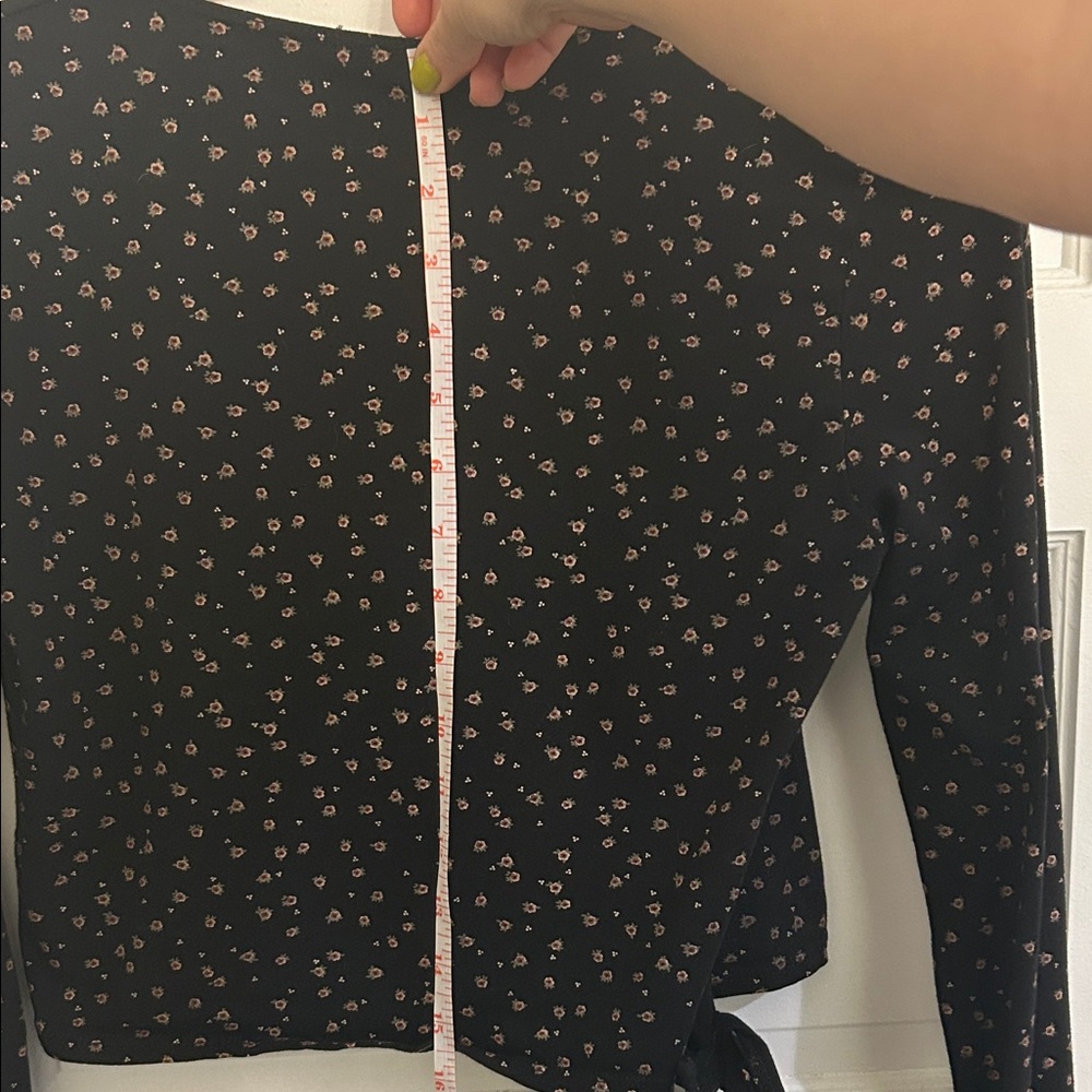 🛍 2/$18 Brandy Melville Black Floral Coco V Neck Wrap Top OS - Picture 8 of 8